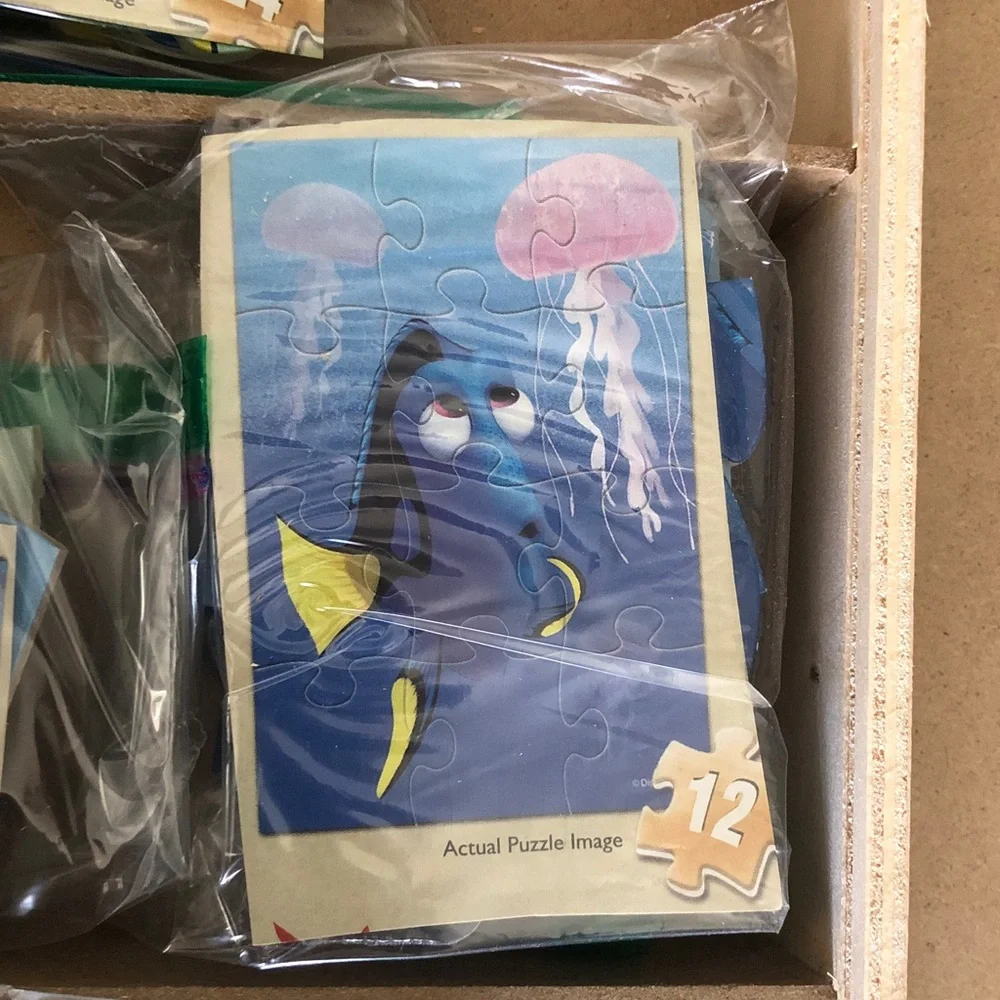 Disney Nemo 5-Wood Puzzle Set with Case